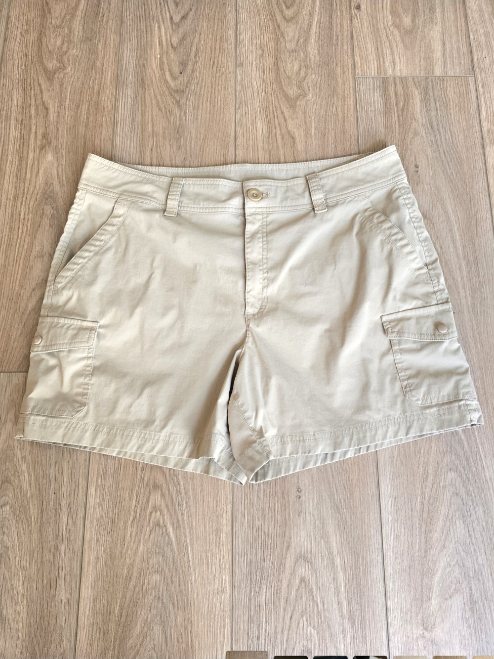 Eddie Bauer Light Khaki Cargo Shorts
